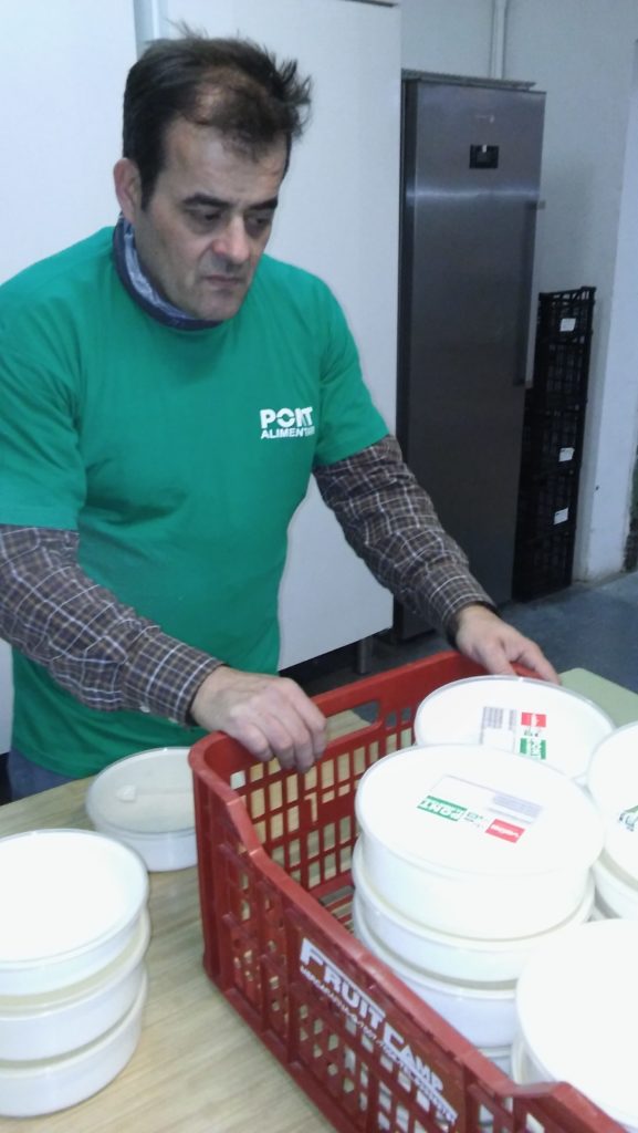 Carmanyoles reutilitzables al Pont Alimentari de Sant Andreu